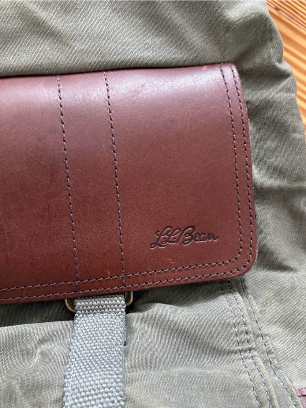 L.L.Bean Messenger Bag Laptop Backpack Army Green Leather Trim - Picture 5 of 8